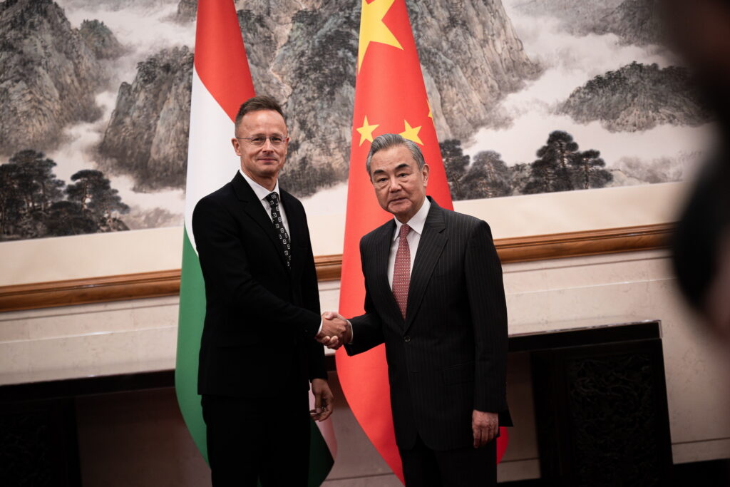 SZIJJÁRTÓ Péter; VANG Ji