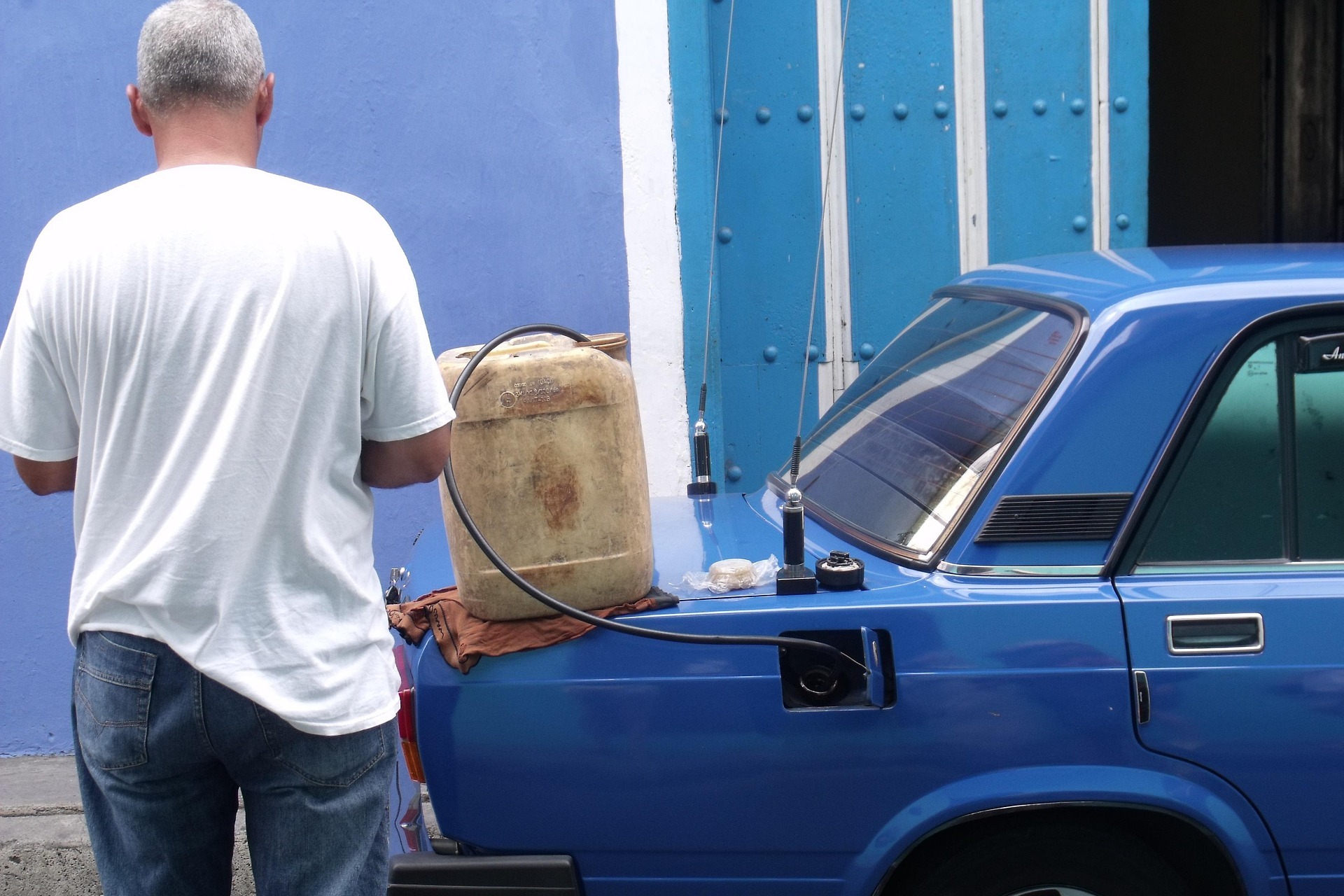 benzinkút tankolás olaj