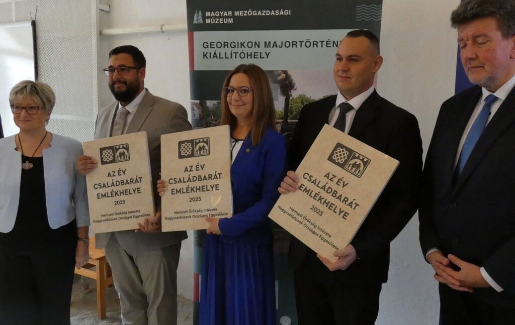 év-családbarát-emlékhelye