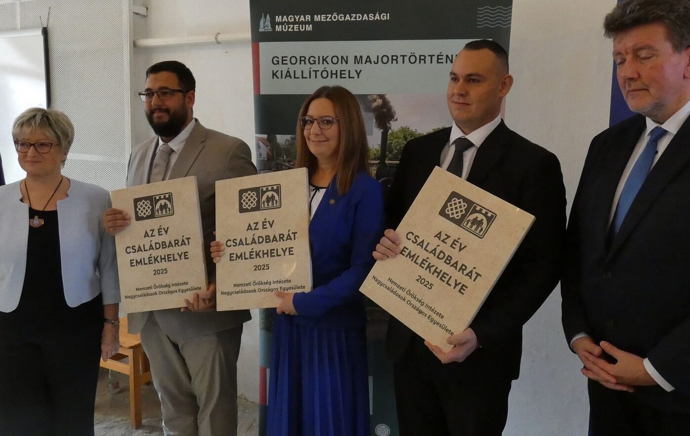 év-családbarát-emlékhelye