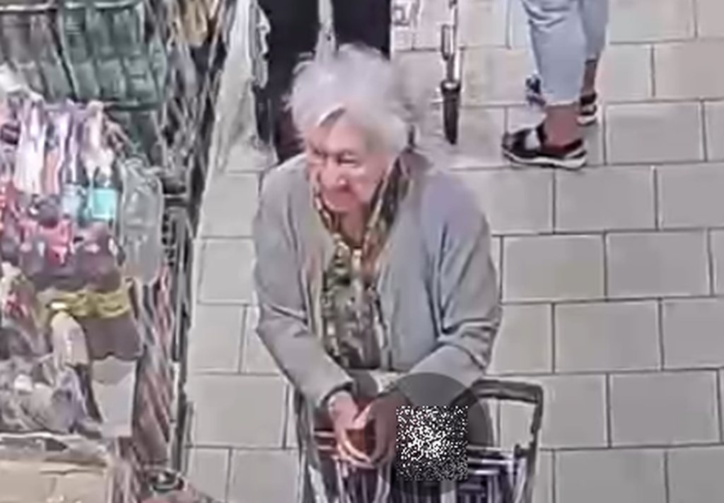 idős-nő-bolti-lopás