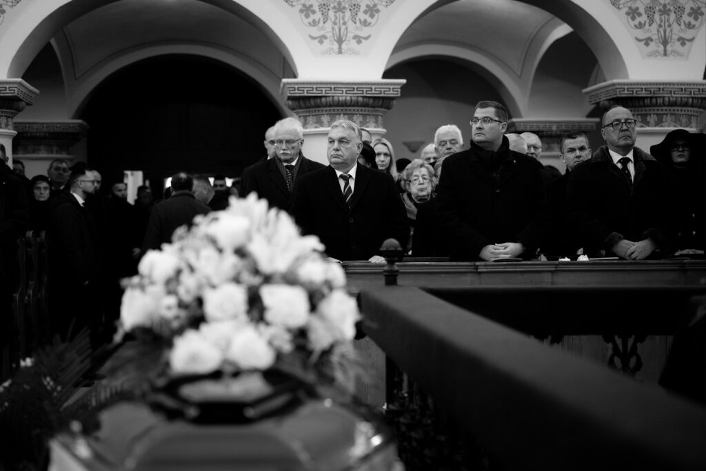 Orbán Viktor: A nemzet jövőjét csak szeretetre, csak Jézus Krisztus példájára építhetjük 597372043_1421287742702153_6848719093312325582_n