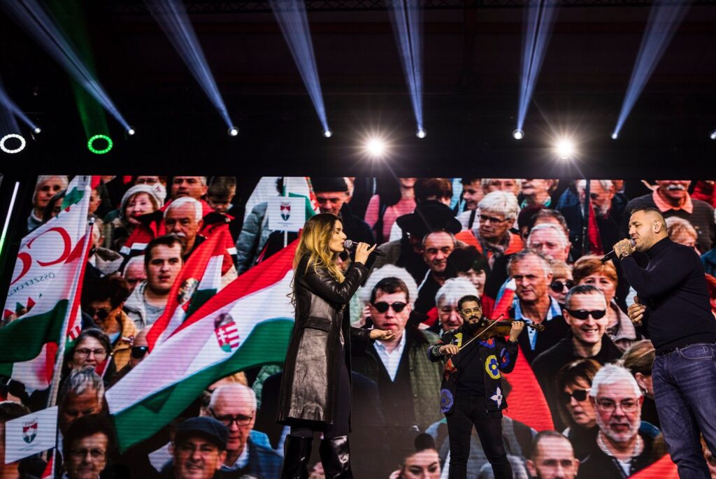 Meglepetésvendégekkel folytatódott Mohácson a DPK háborúellenes országjárása, Magyar Péter feladta 597691305_1421753795988881_1524646028680838449_n