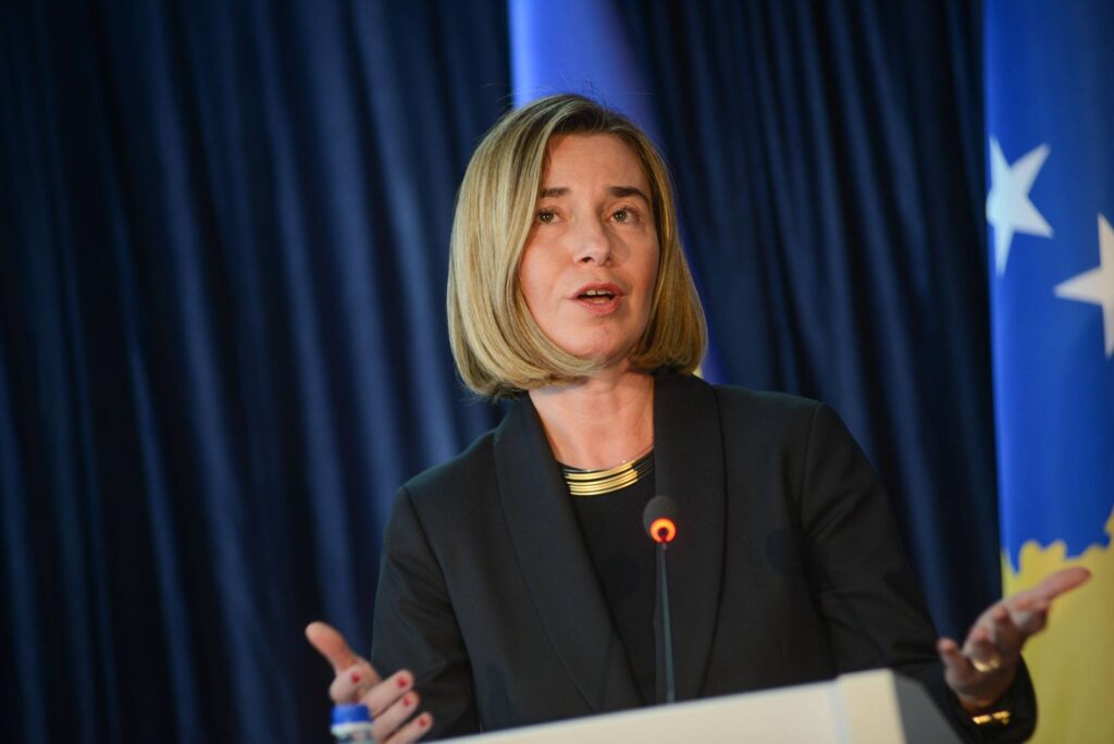 Hatalmas a korrupciós botrány Brüsszelben, repülhet Von der Leyen Federica-Mogherini