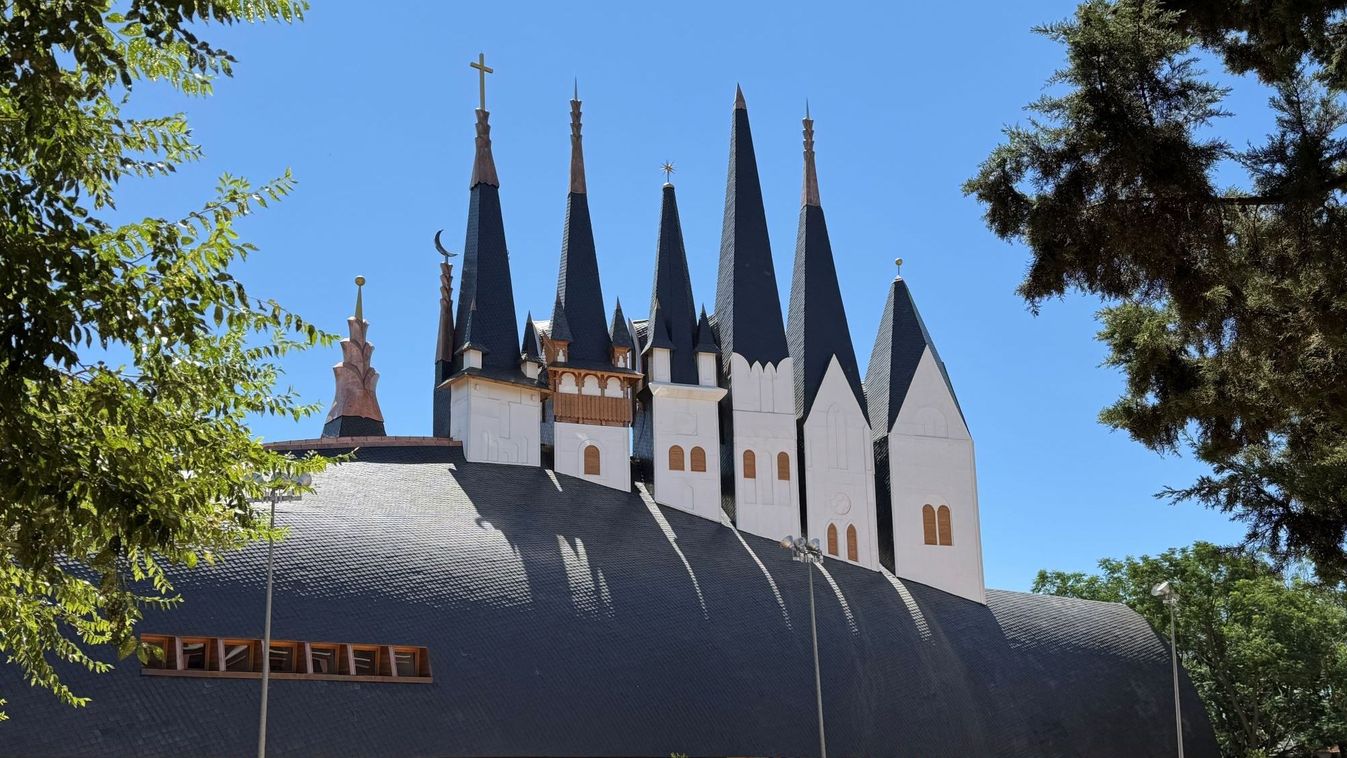 Sevilla, Makovecz - magyar pavilon