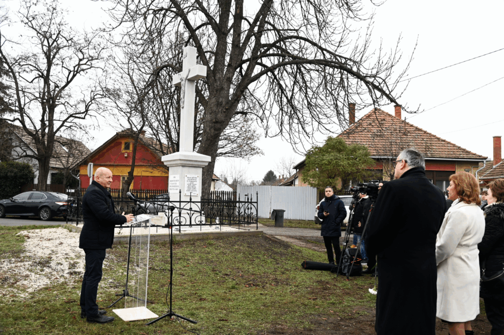 Simicskó-István-fogadj-örökbe-egy-keresztet