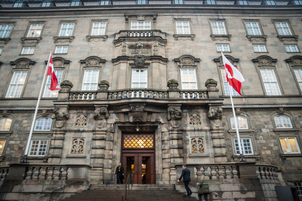 grönlandi-és-dán-zászló