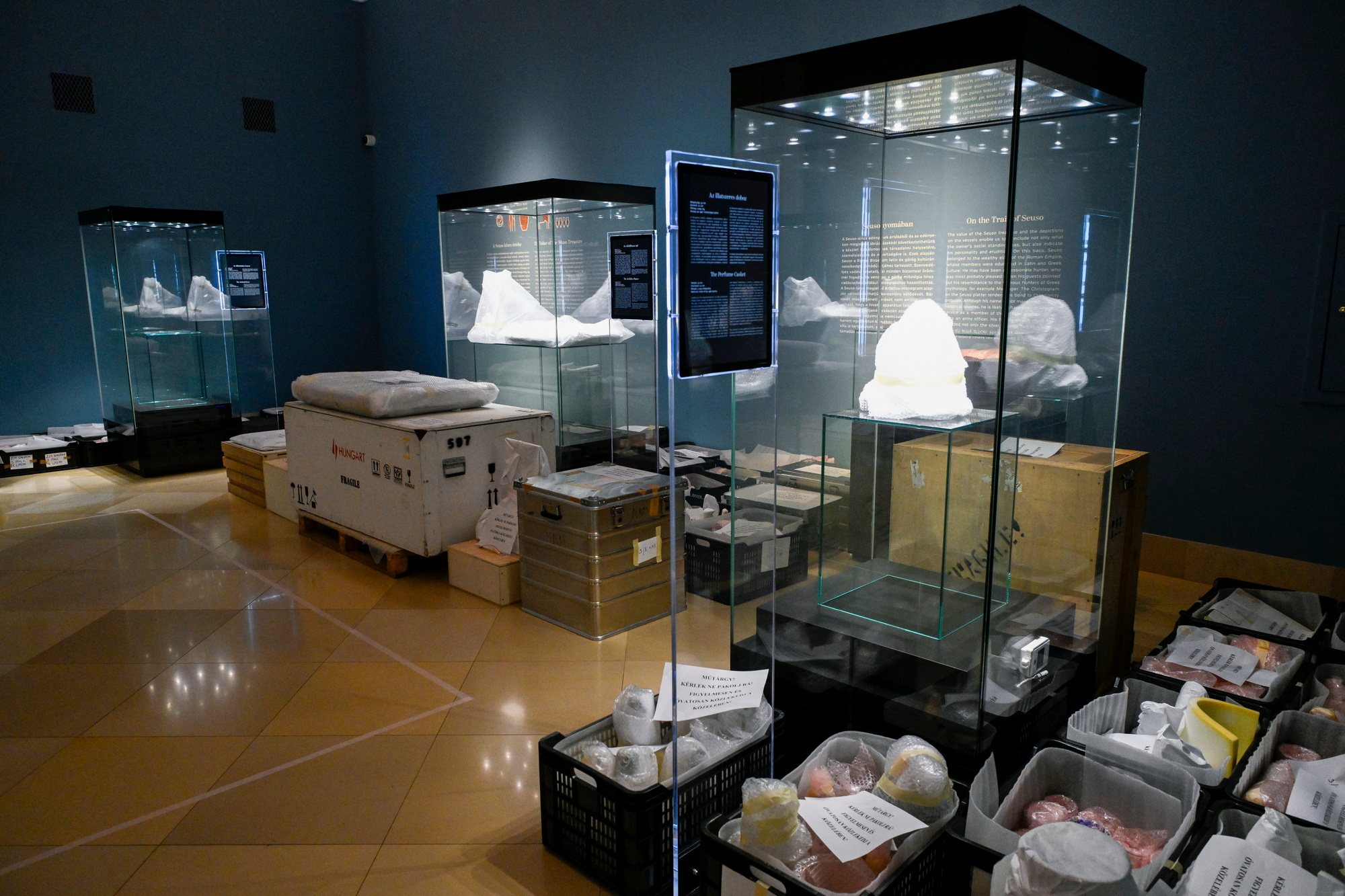 magyar-koronazasi-palást