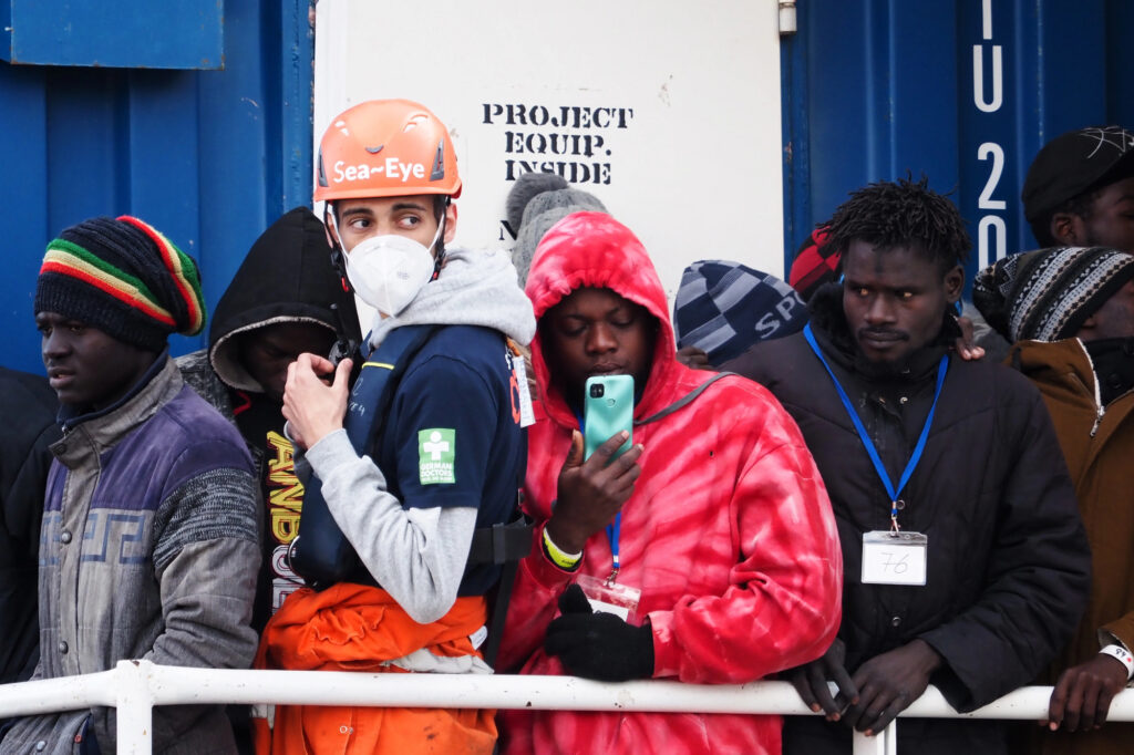 illegális migráció hajó