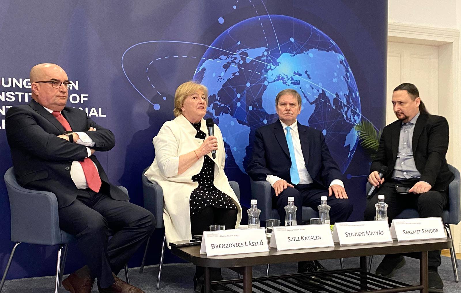 Brenzovics-Szili-kerekasztal