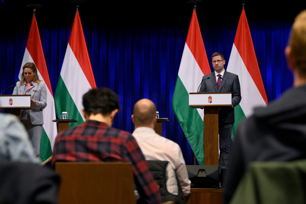 GULYÁS Gergely; VITÁLYOS Eszter