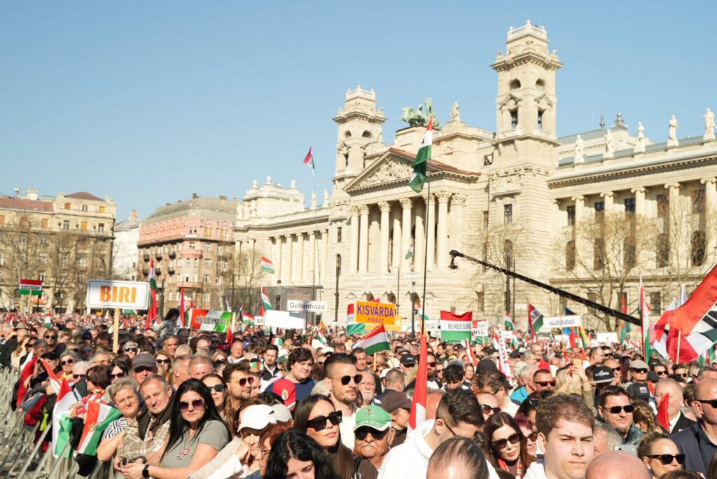 Márc-15-Kossuth-tér