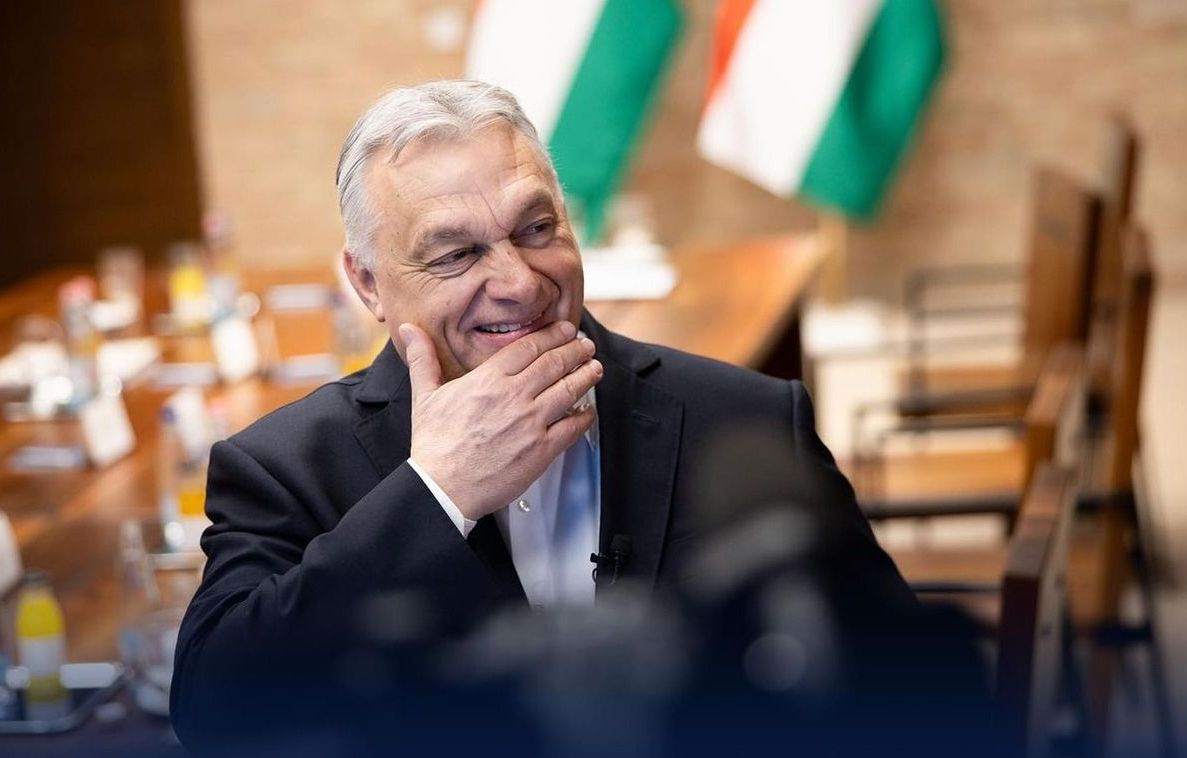 Orbán Viktor nevet