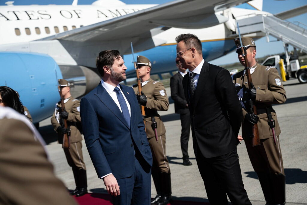 VANCE, James David; SZIJJÁRTÓ Péter