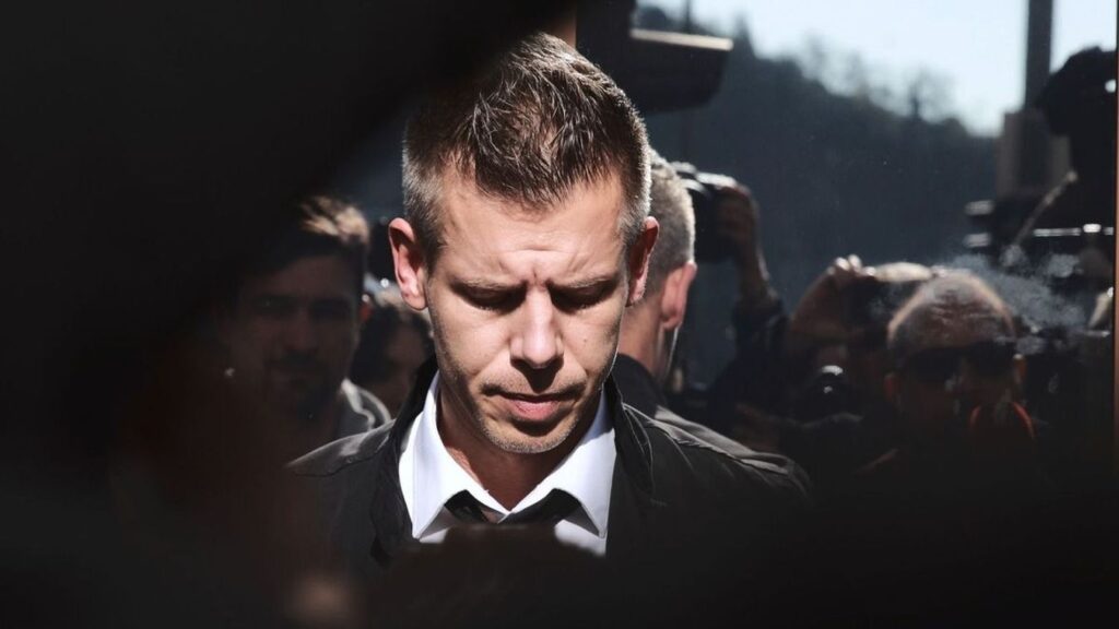 Magyar-Péter-lefelé-néz