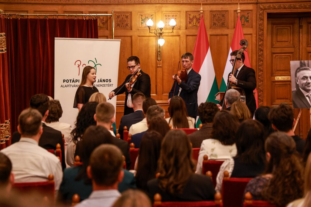 Potápi-János-Alapitvány-tehetséggondozó-dijátadó