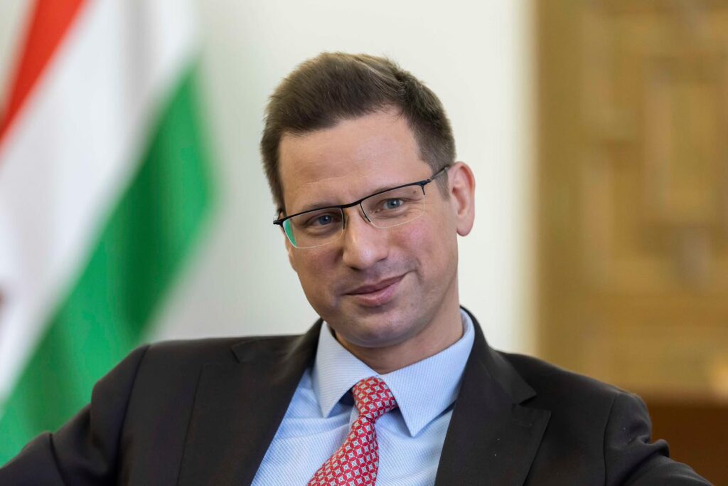Gulyás-Gergely-mosolyog