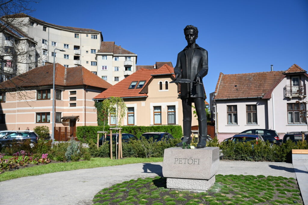 Sepsiszentgyörgy petőfi szobor