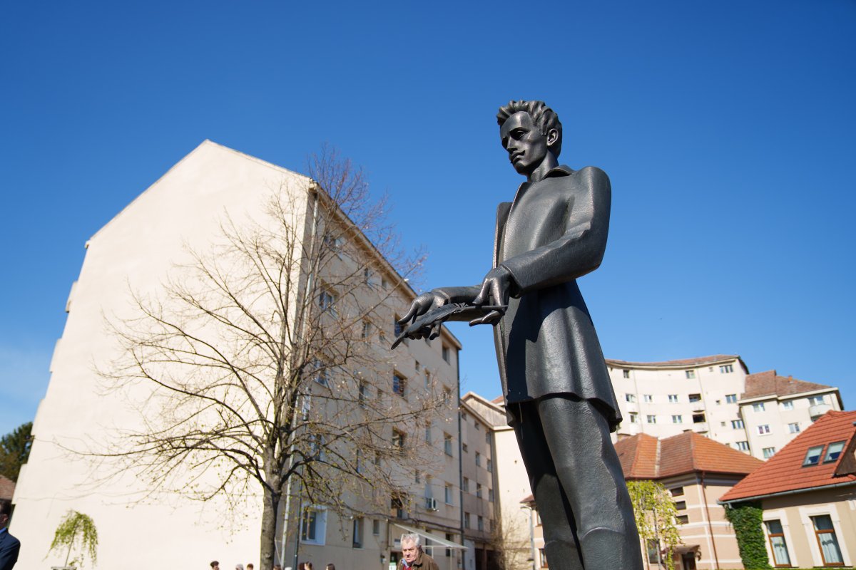 Sepsiszentgyörgy petőfi szobor 4