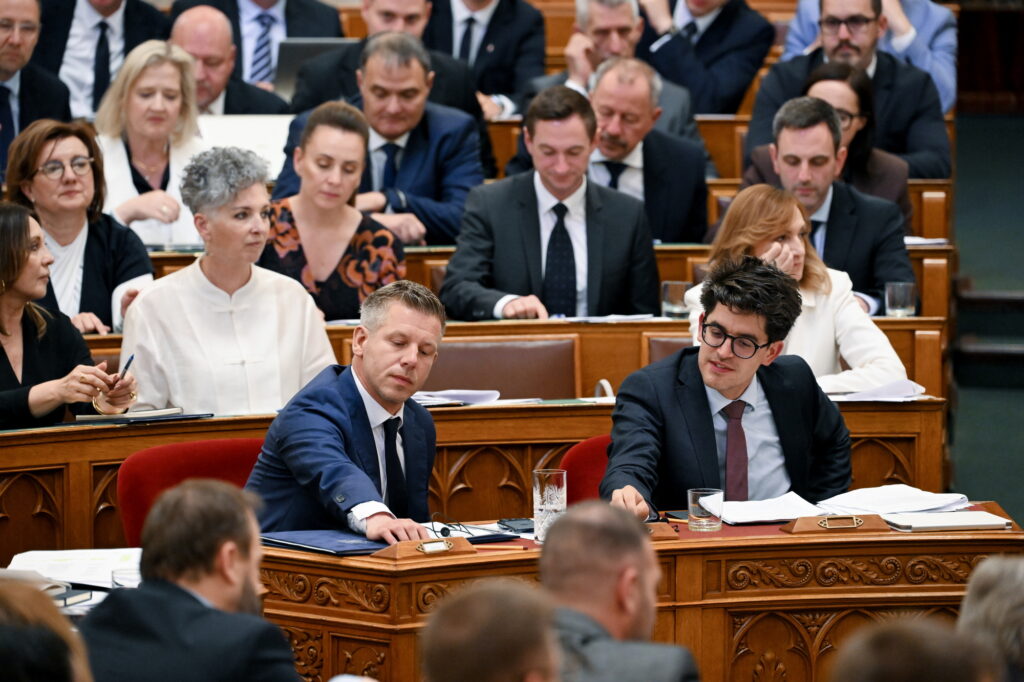 MAGYAR Péter; VELKEY György László