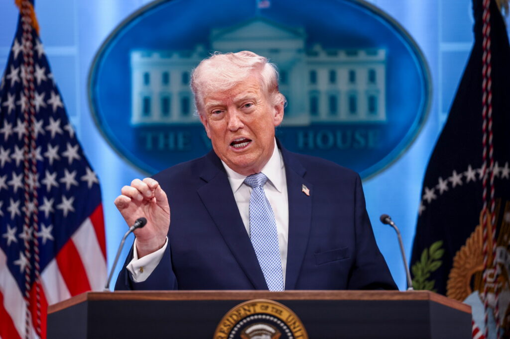 TRUMP, Donald