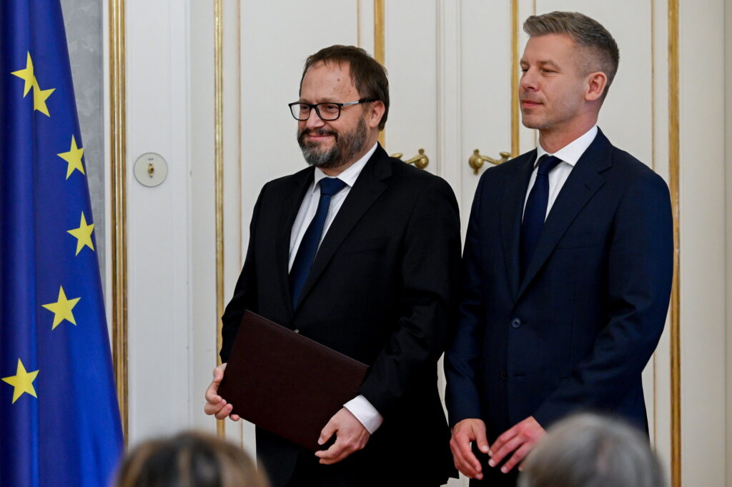 MAGYAR Péter; KÁRMÁN András