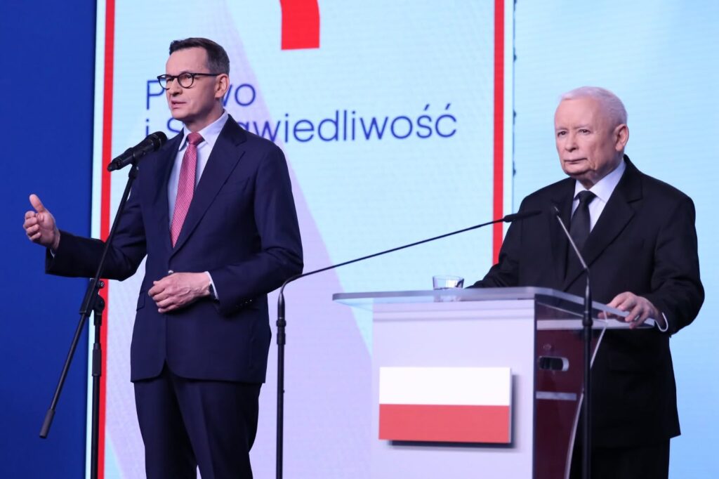 Mateusz Morawiecki es Jarosław Kaczyński