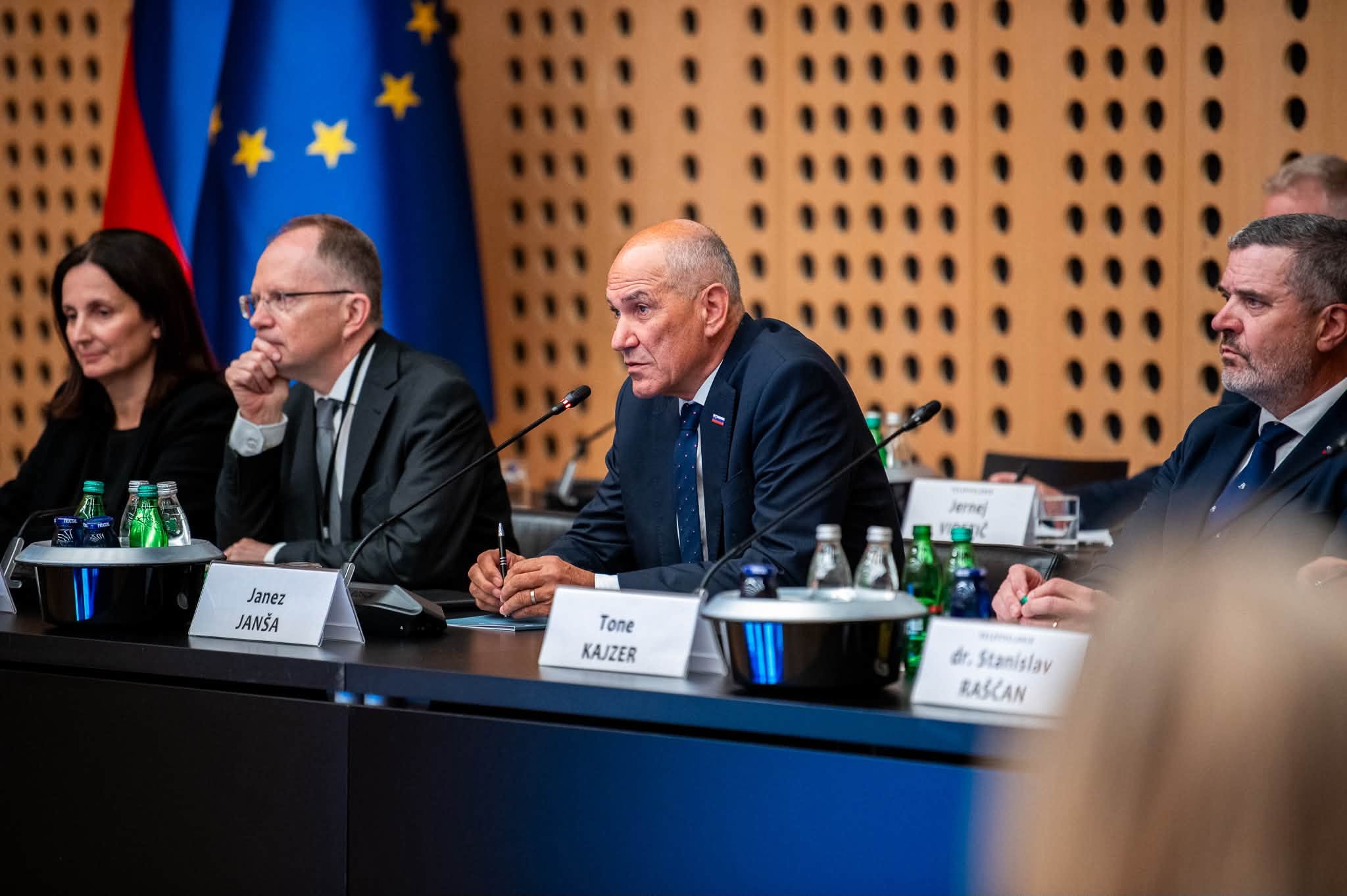 Tone Kajzer szlovén külügyminiszter és Janez Jansa miniszterelnök