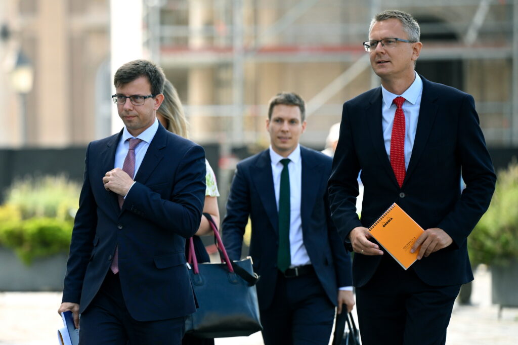 BÓKA János; RÉTVÁRI Bence; MAGYAR Péter; FORSTHOFFER Ágnes