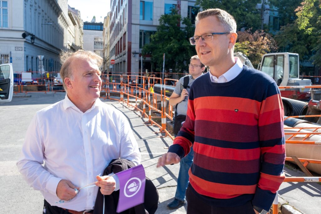 Rétvári Bence országgyűlési képviselő és Lackfi János költő 