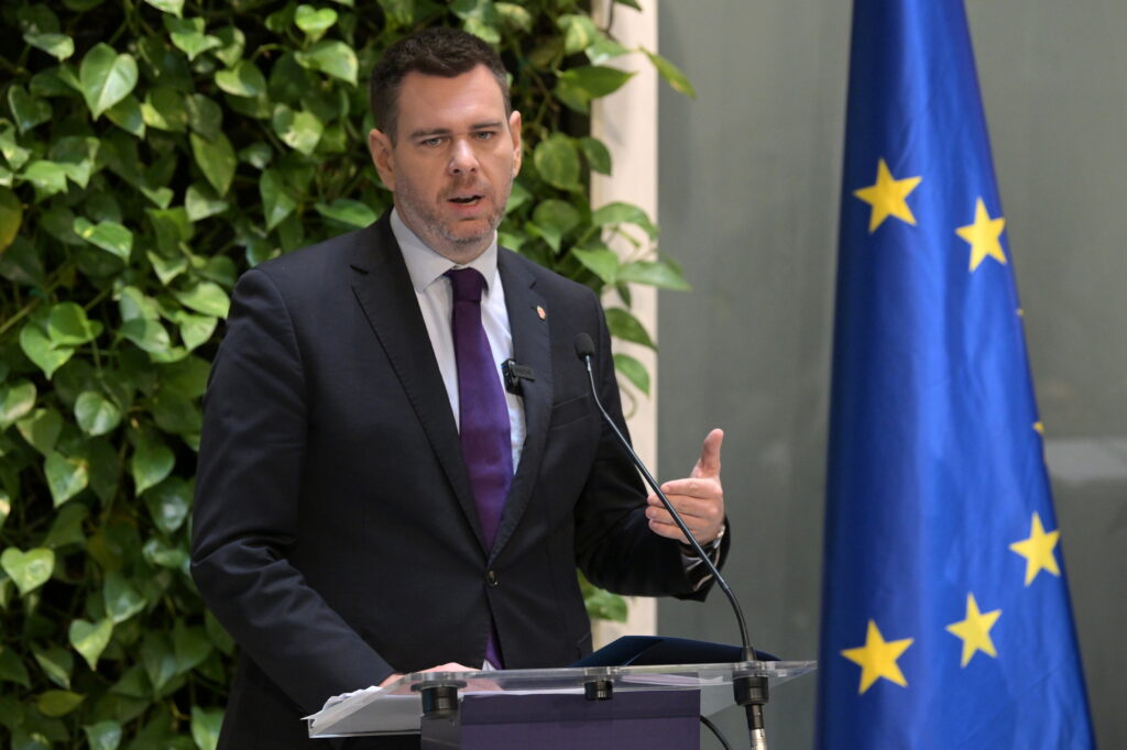 VITÉZY Dávid