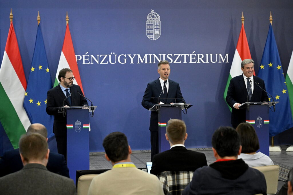 KAPITÁNY István; MAGYAR Péter; KÁRMÁN András