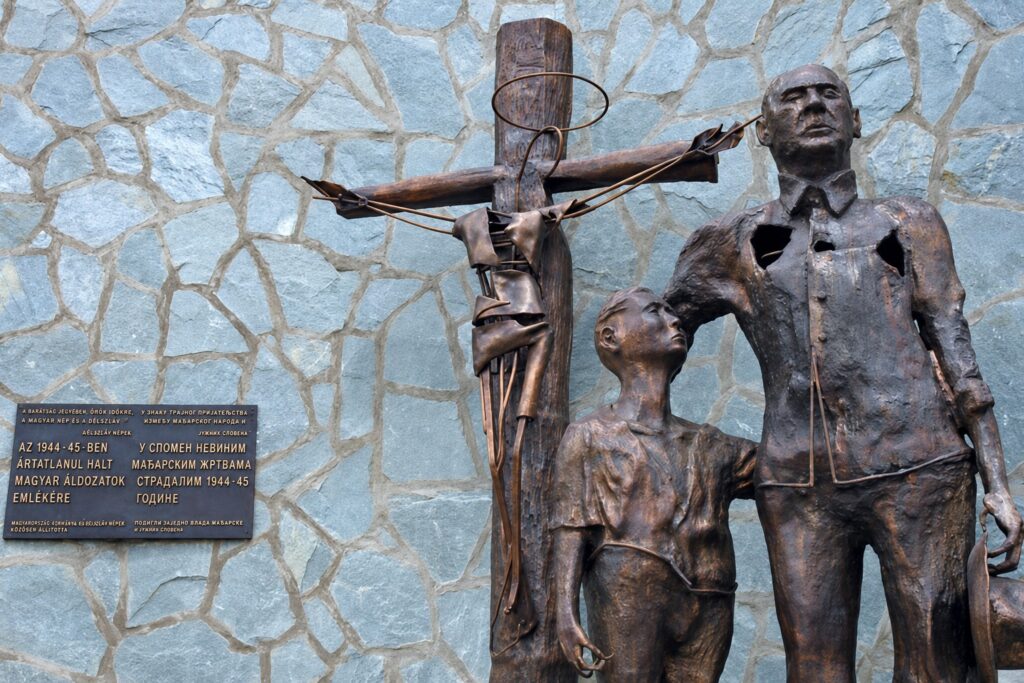 Az 1944-1945-ben ártatlanul kivégzett magyar áldozatokat emlékműve