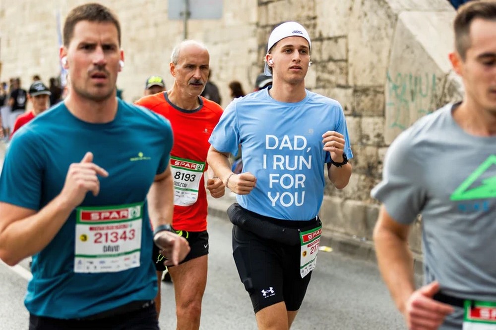 Hankó Balázs fia a maratonon